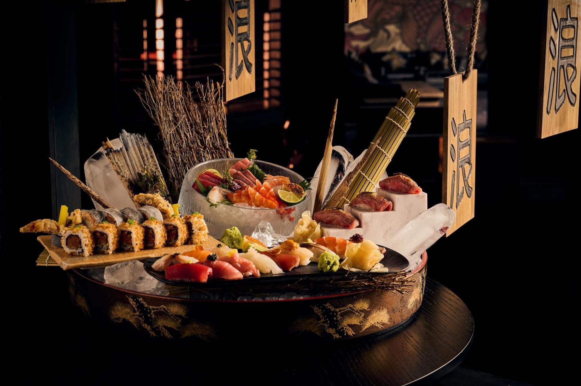 Five Luxe Hotel Dubai Luaran gambar A sashimi platter