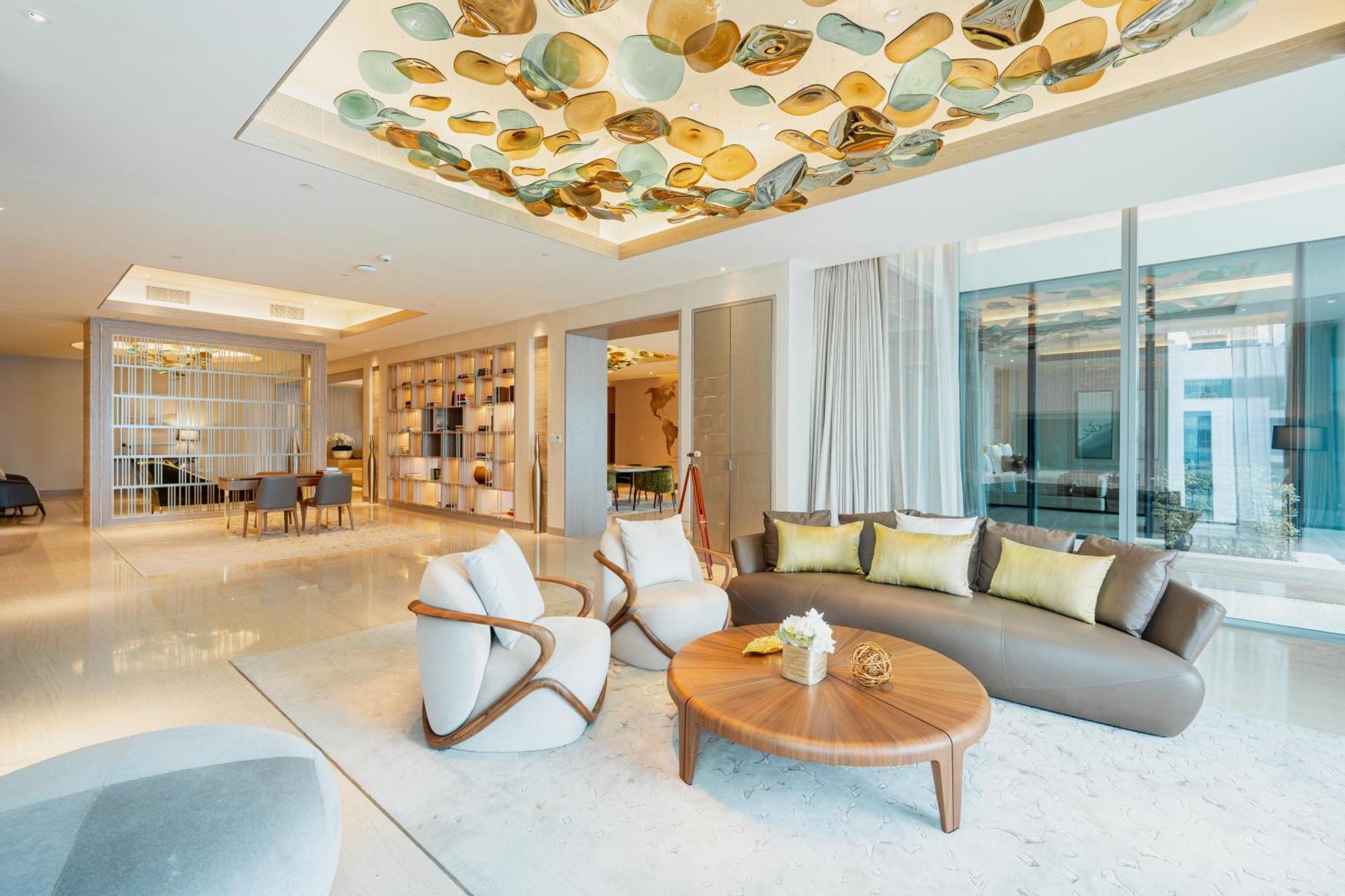Five Luxe Hotel Dubai Luaran gambar The living room of a three-bedroom penthouse