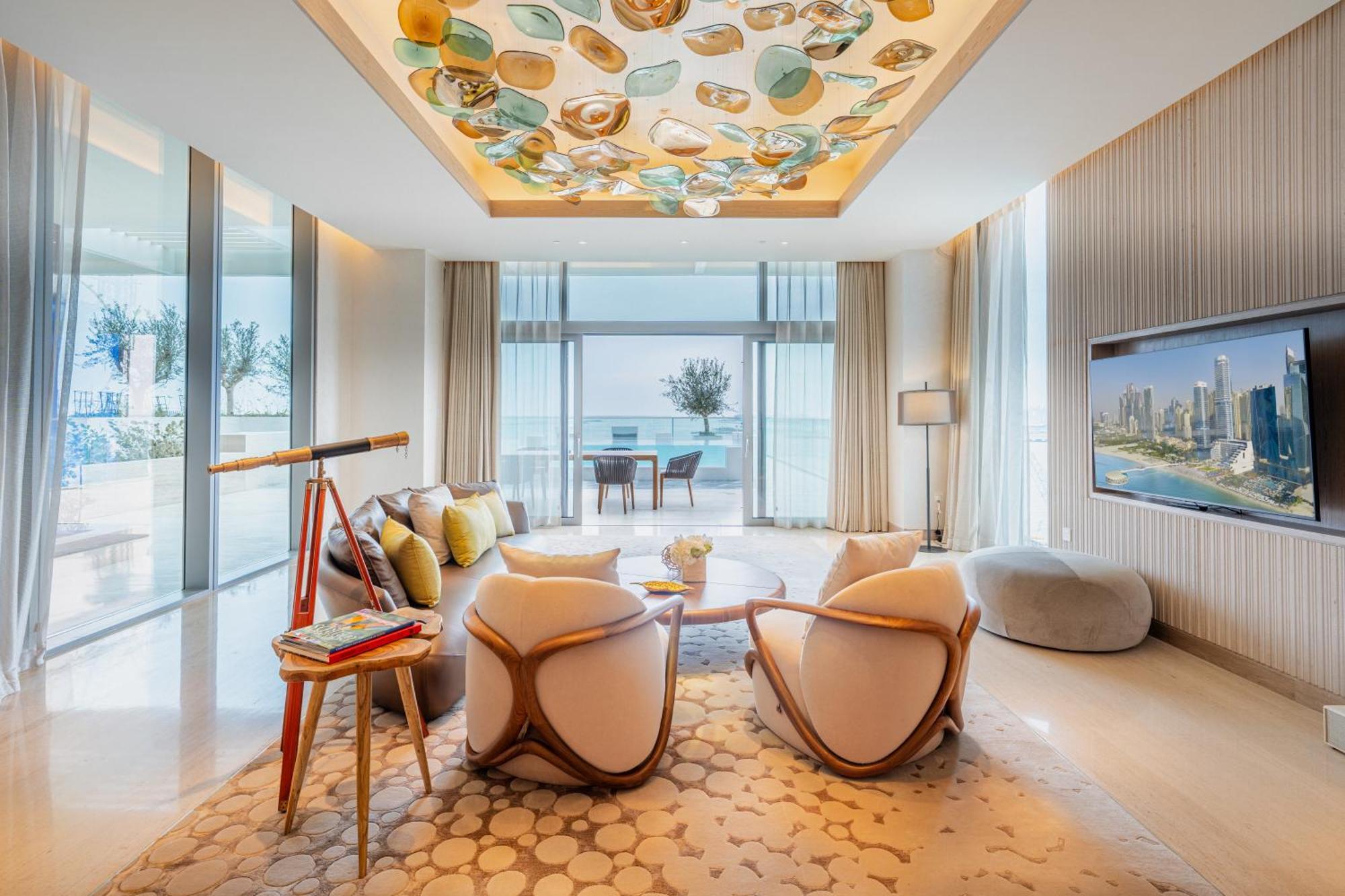 Five Luxe Hotel Dubai Luaran gambar The living room of a three-bedroom apartment