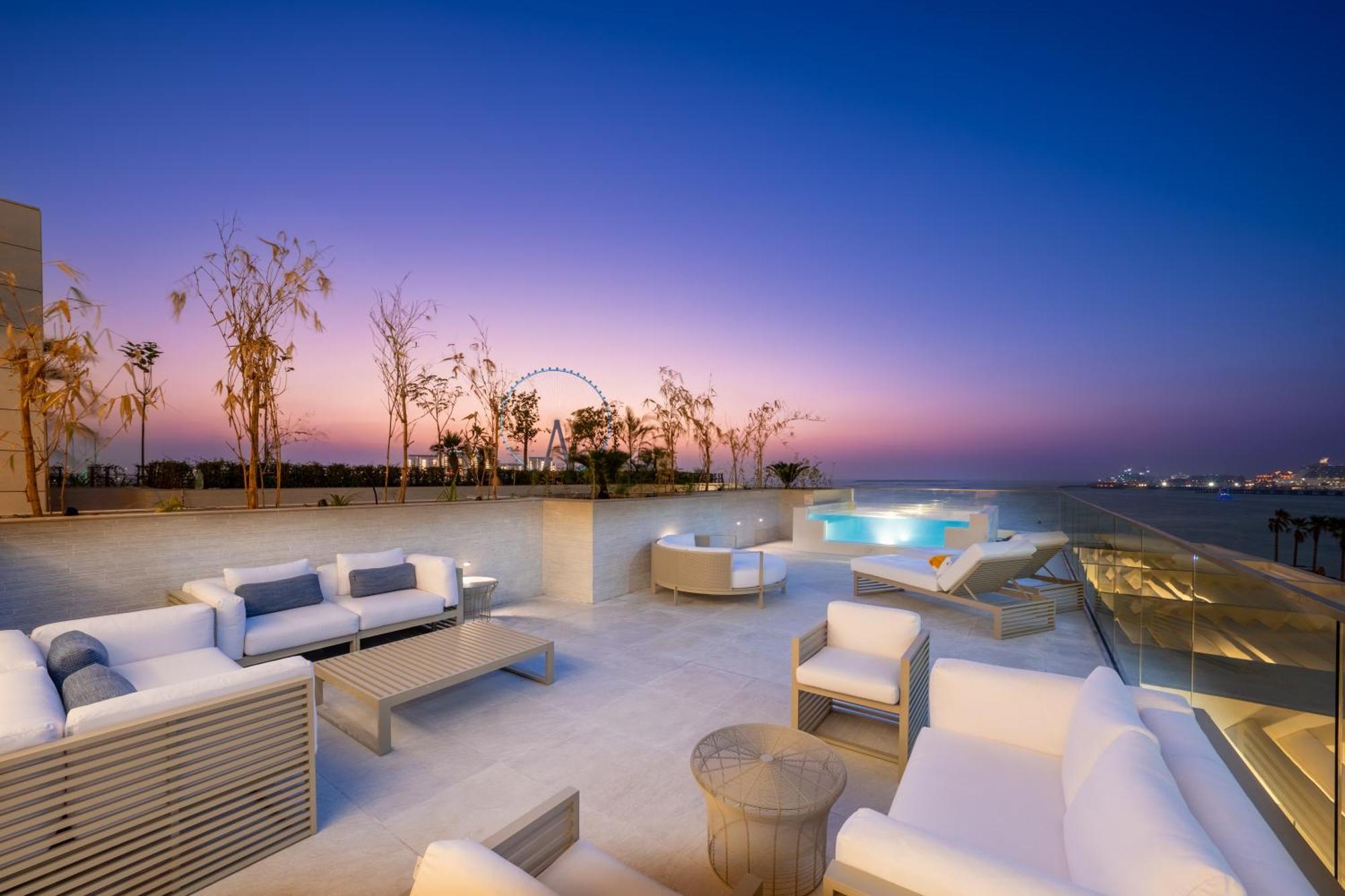 Five Luxe Hotel Dubai Luaran gambar Rooftop pool at the Westin