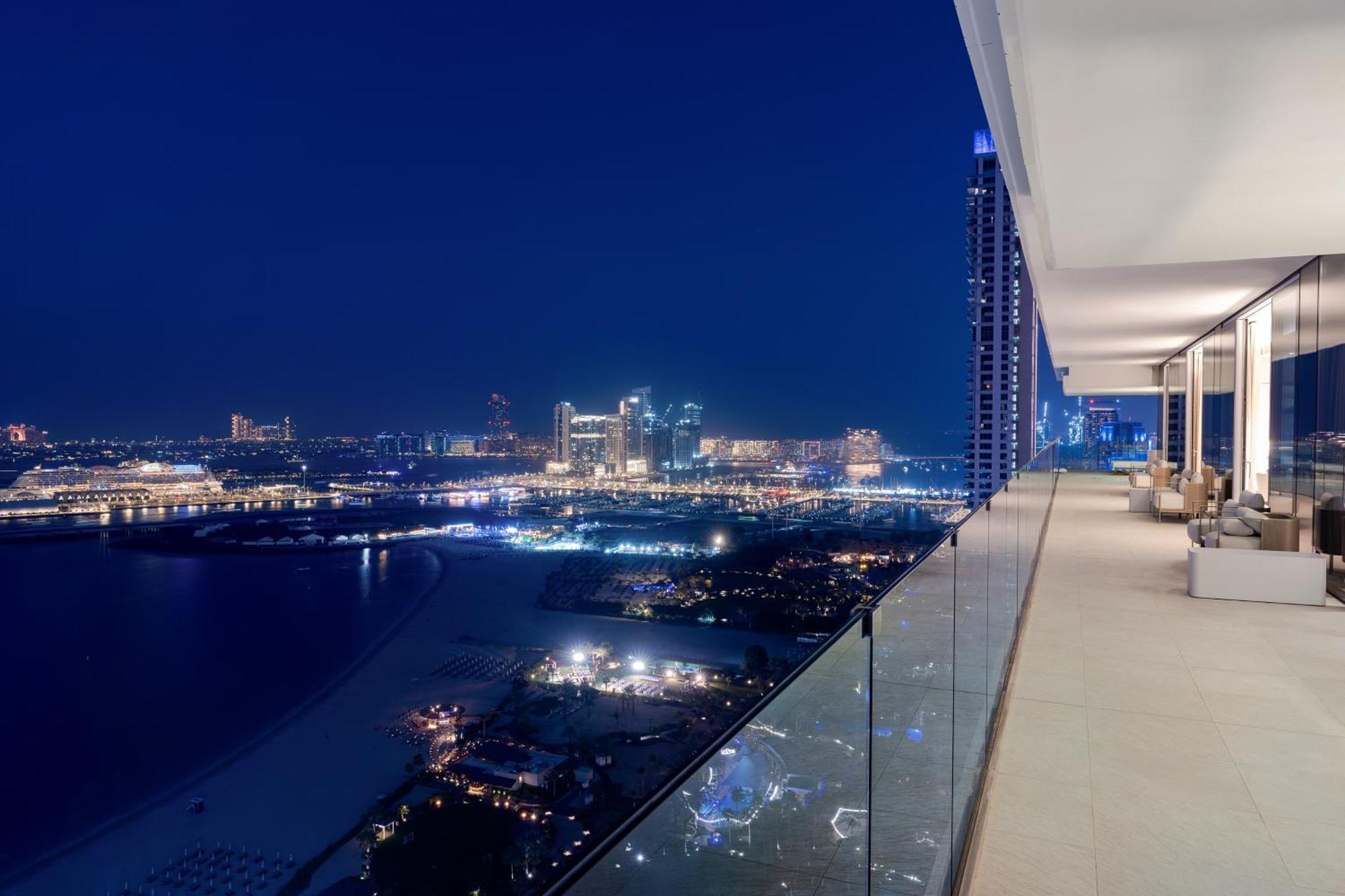 Five Luxe Hotel Dubai Luaran gambar View from the penthouse