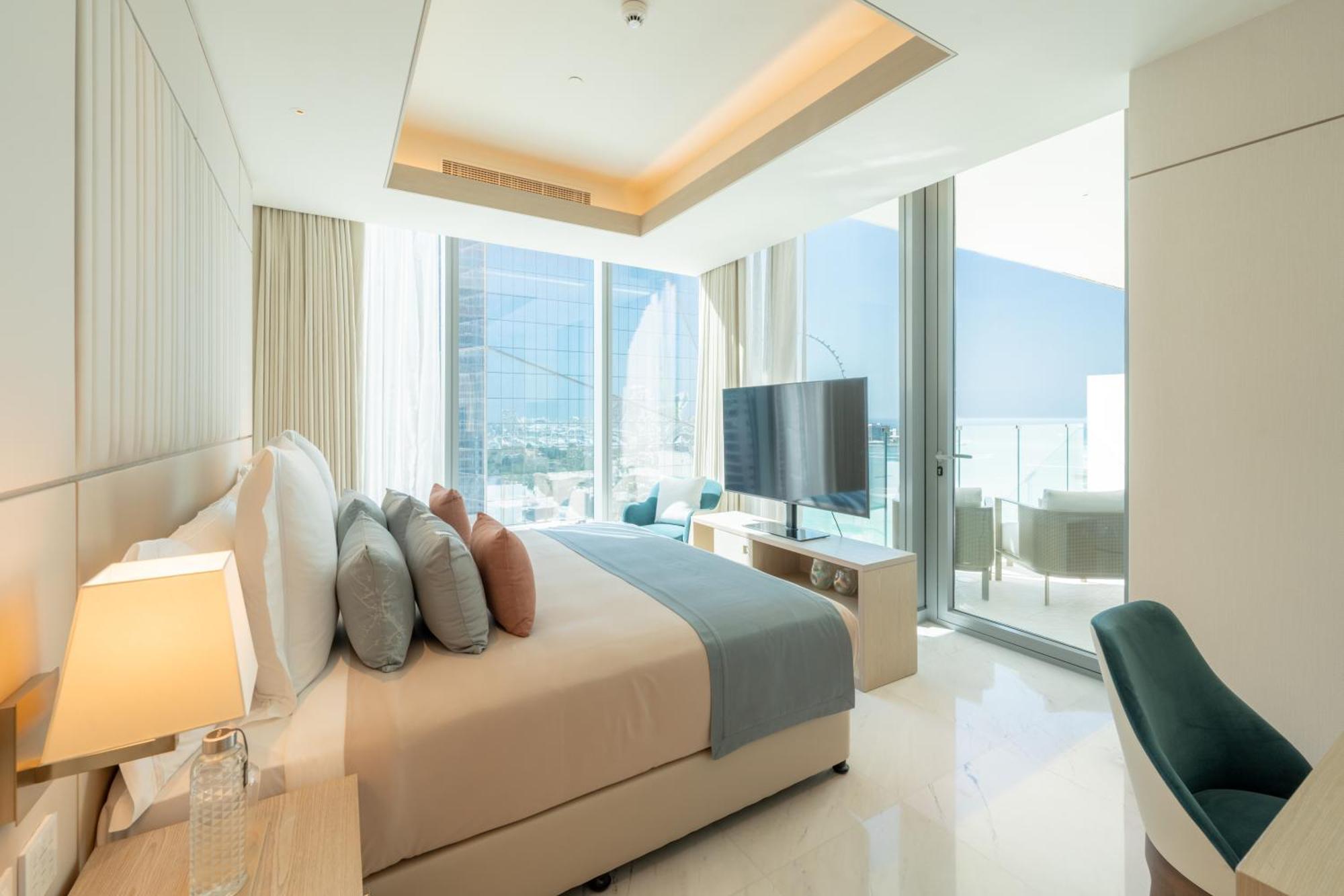 Five Luxe Hotel Dubai Luaran gambar A bedroom at the hotel