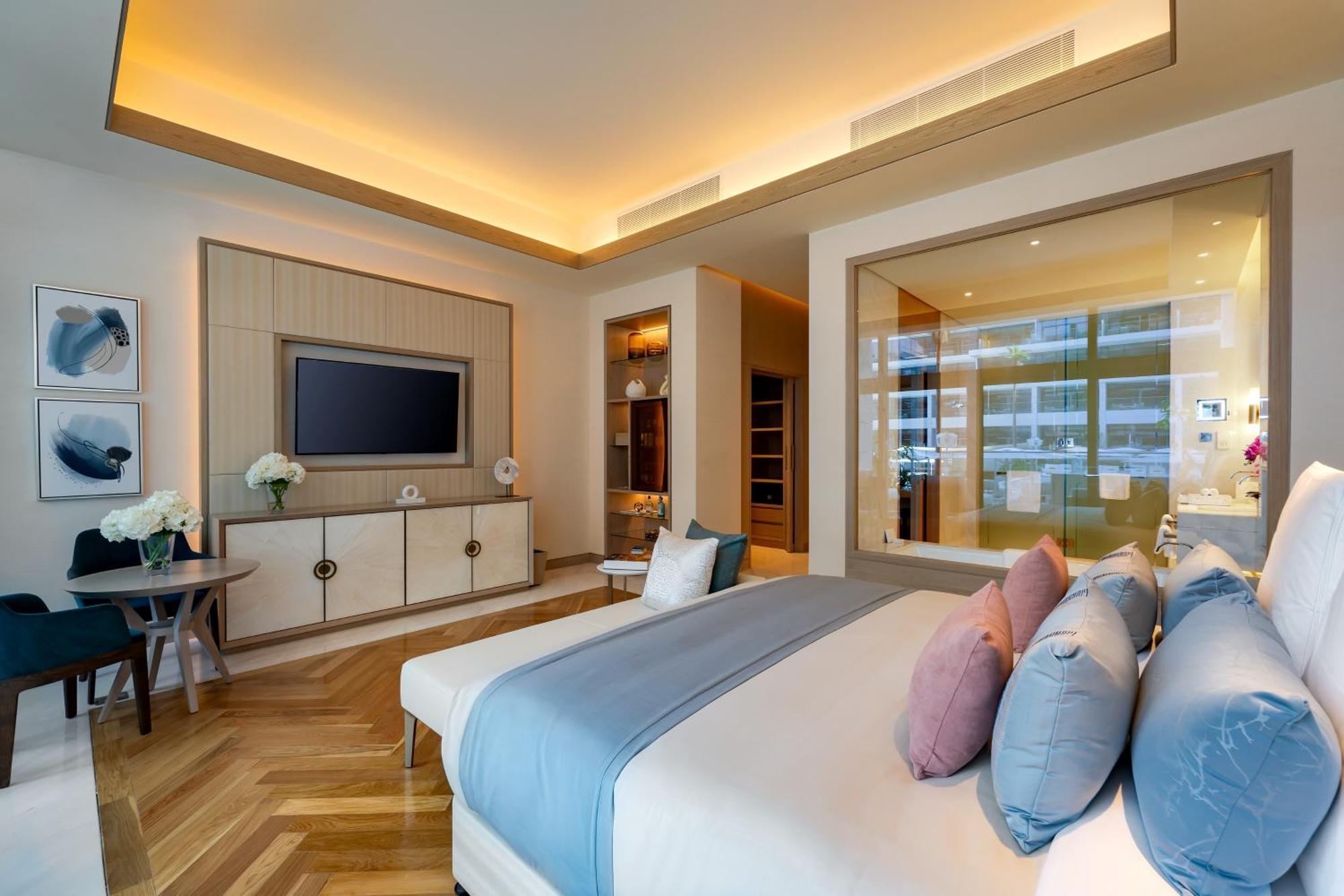 Five Luxe Hotel Dubai Luaran gambar A bedroom at the hotel