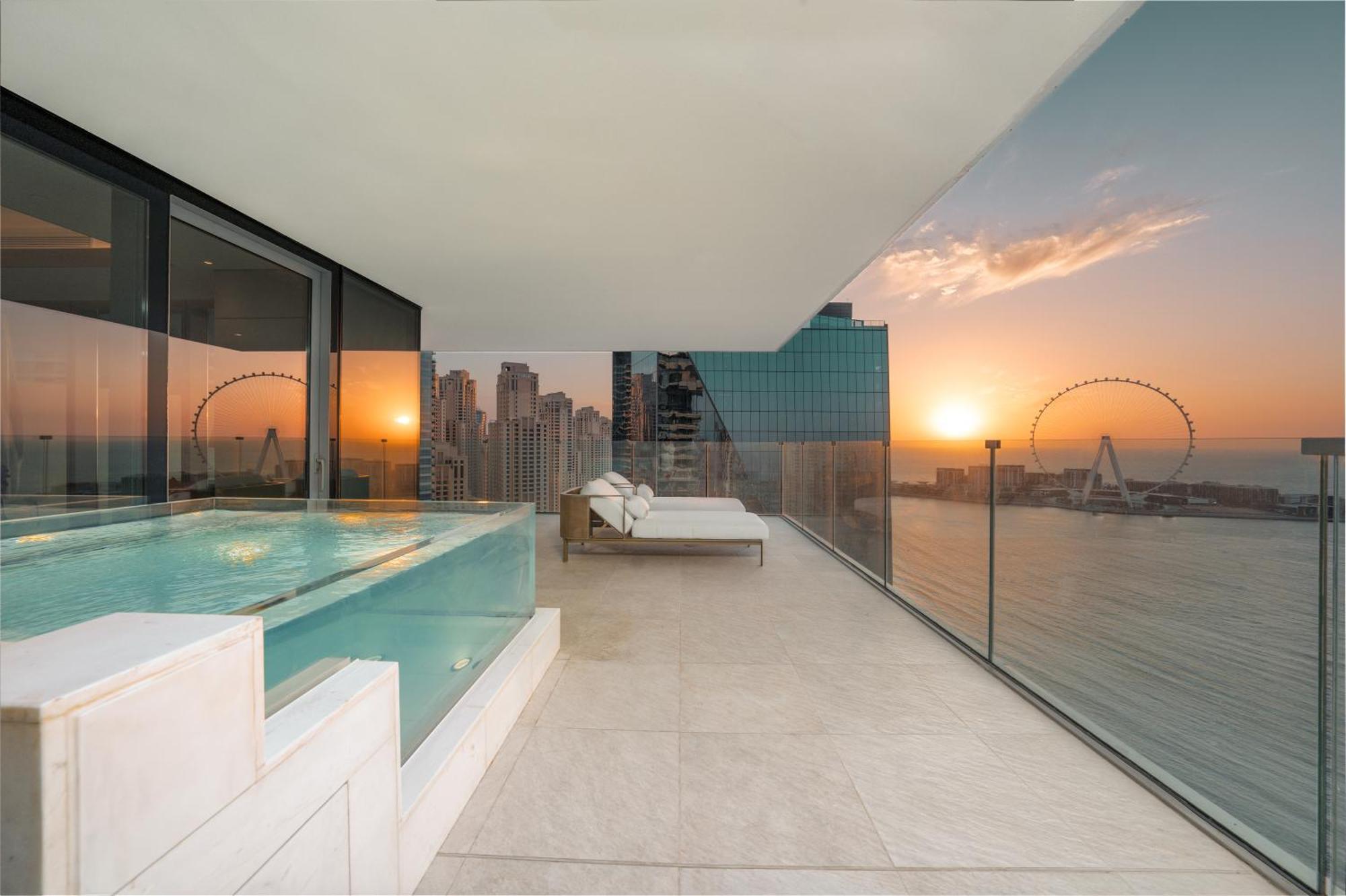 Five Luxe Hotel Dubai Luaran gambar Sky Pool at The View