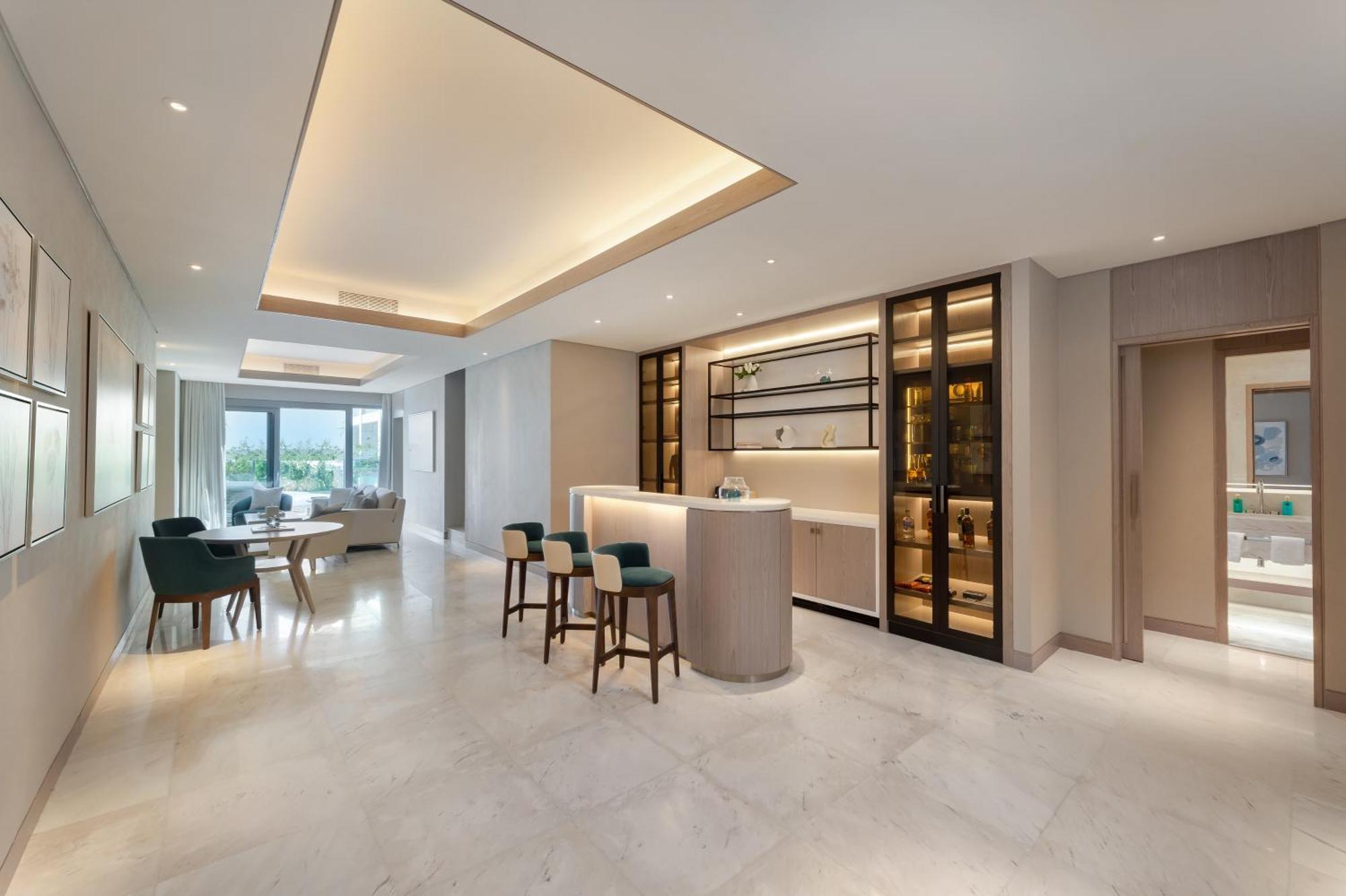 Five Luxe Hotel Dubai Luaran gambar The interior of a typical apartment