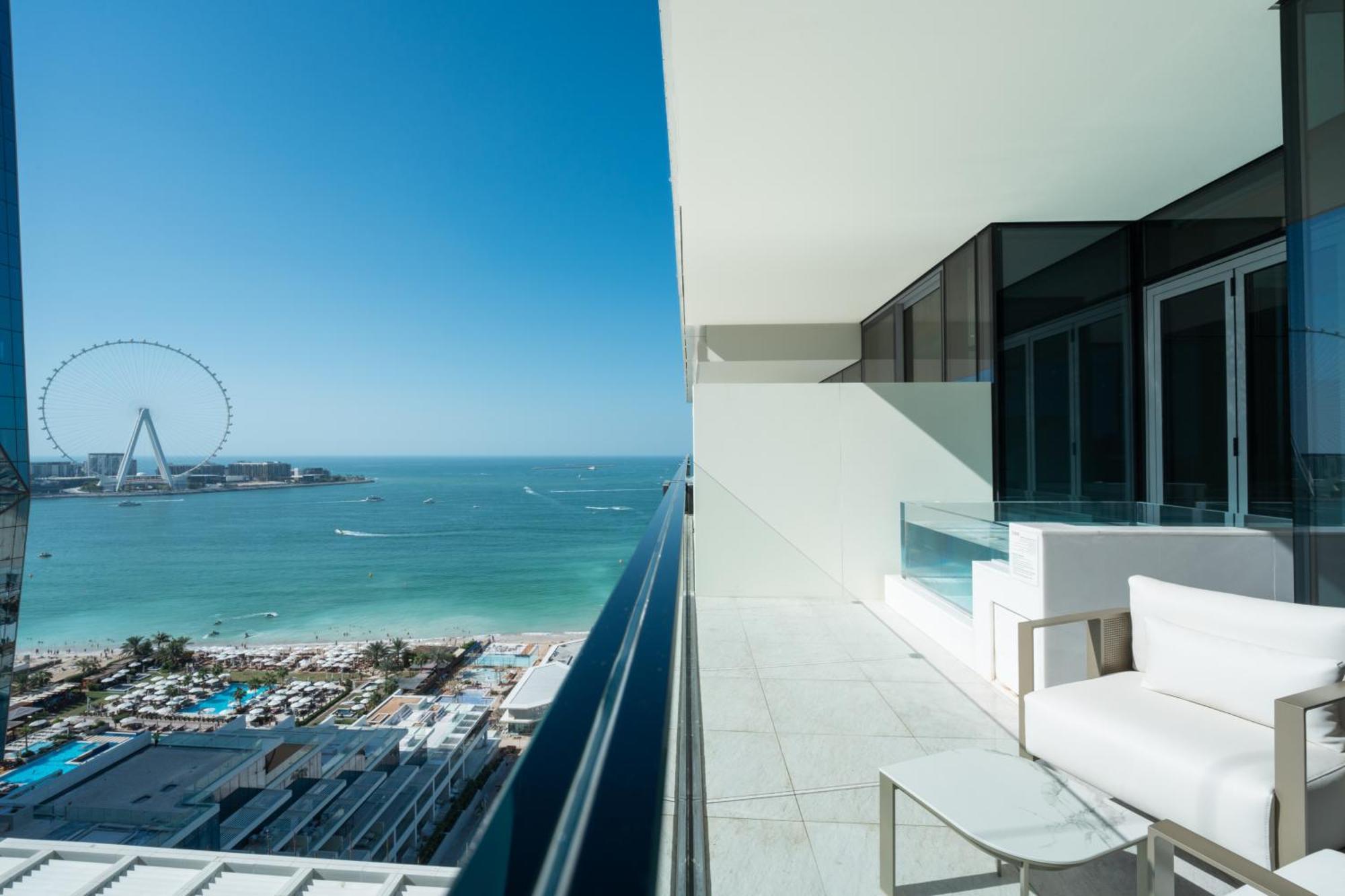 Five Luxe Hotel Dubai Luaran gambar View of the Palm Jumeirah from the balcony of a 2BR